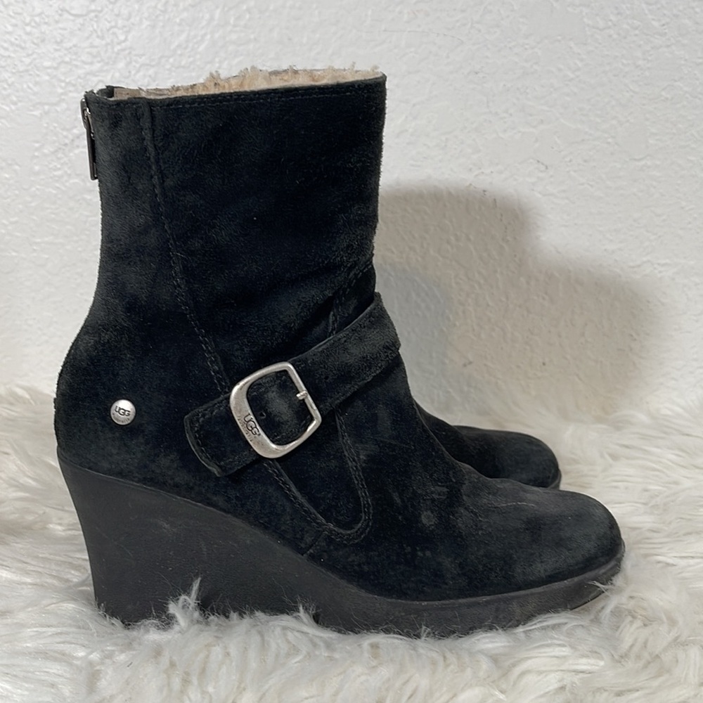 Ugg Australia Women's Black Suede Gisselle 5593 Wedge Heel Ankle Boots Size 8 - Picture 1 of 13